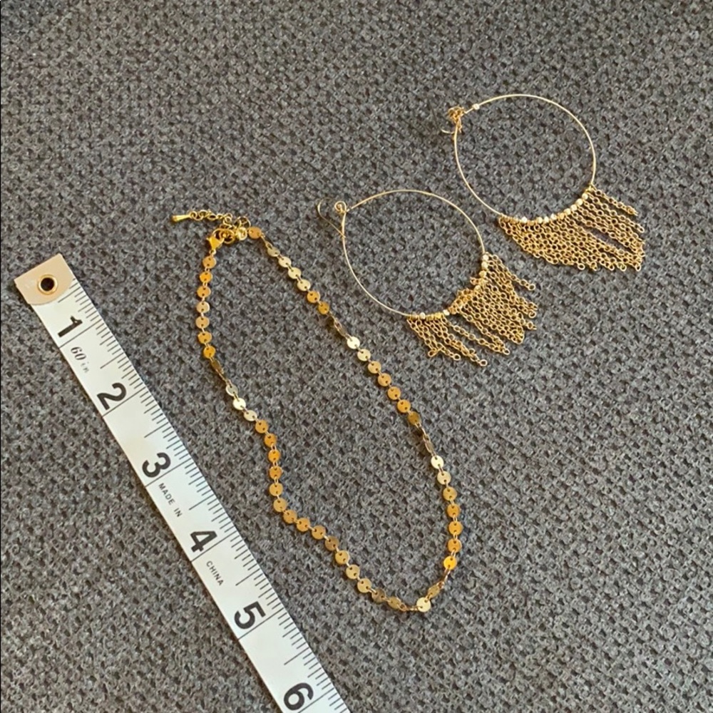 Gold choker & Express chandelier earrings